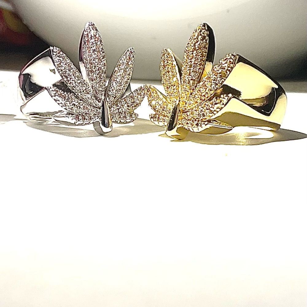 Leaf gold and silver color ring set. Size 8.